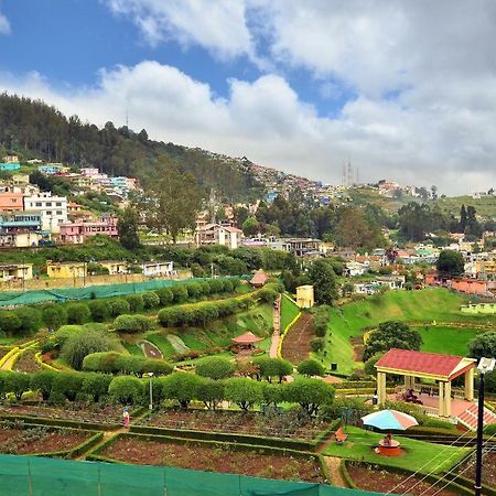 Hotel Al Woodlands Residencia Ooty Exterior foto