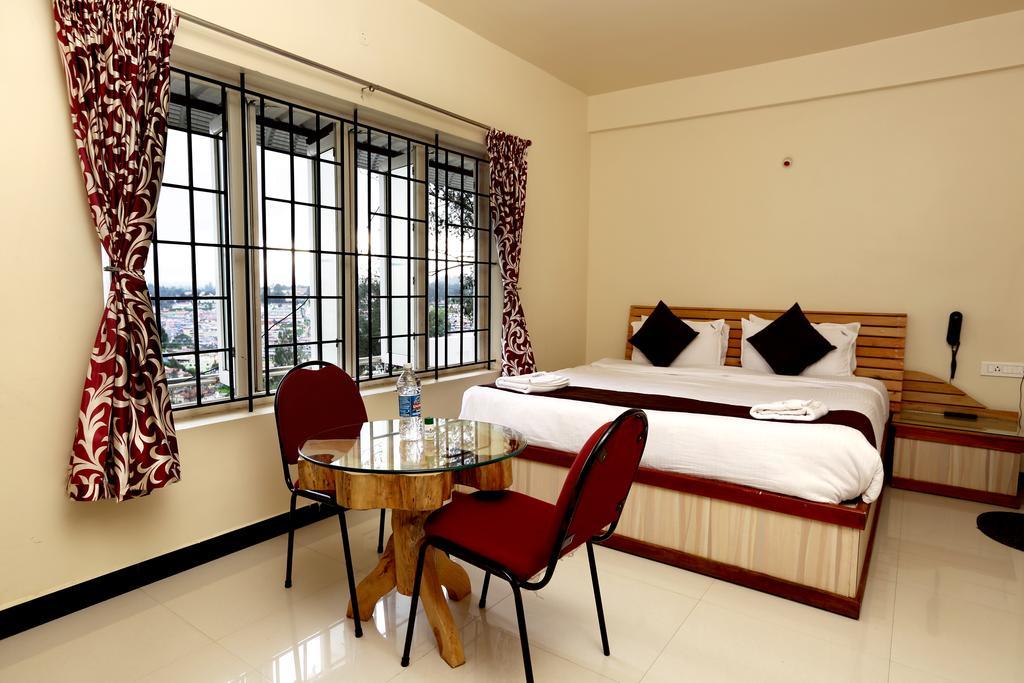 Hotel Al Woodlands Residencia Ooty Exterior foto