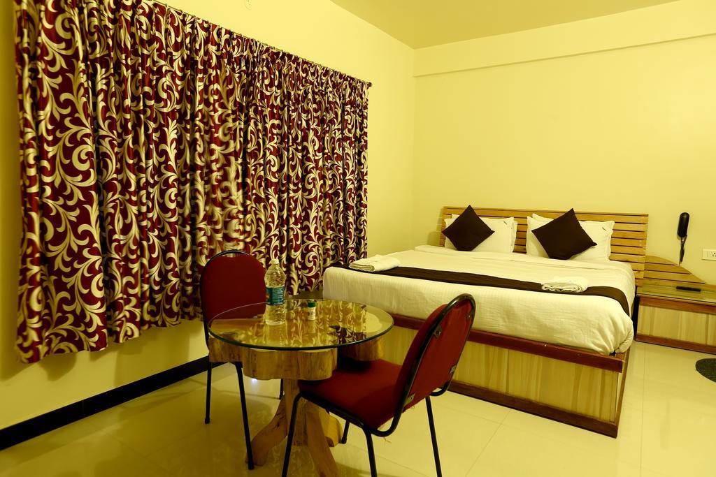 Hotel Al Woodlands Residencia Ooty Exterior foto