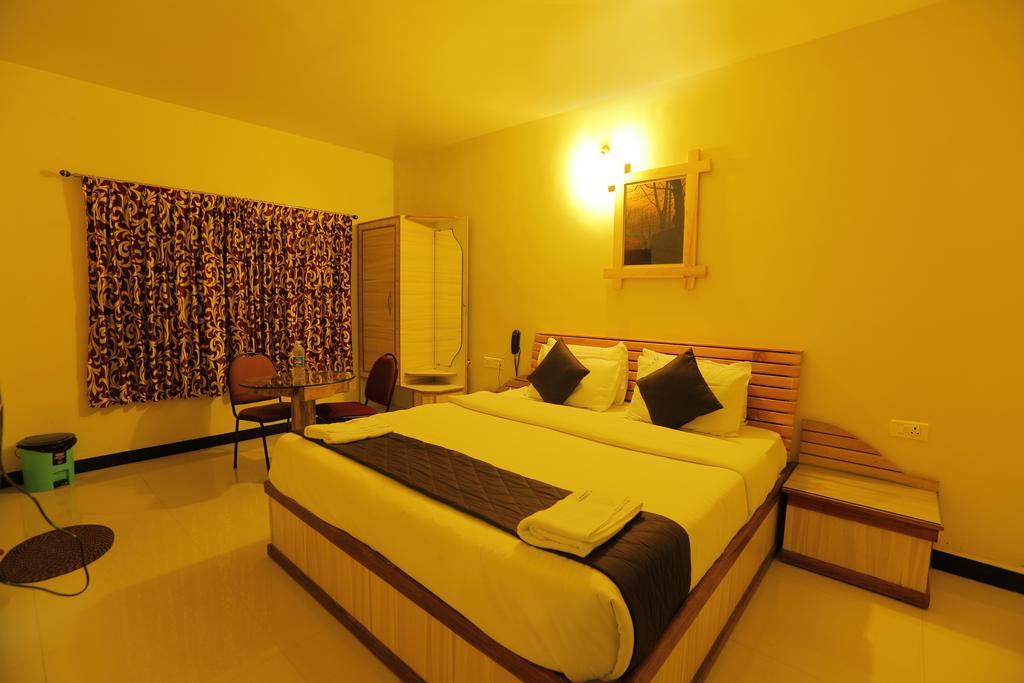 Hotel Al Woodlands Residencia Ooty Exterior foto
