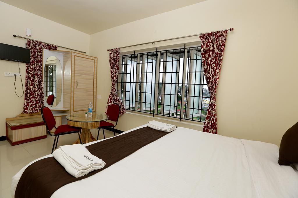 Hotel Al Woodlands Residencia Ooty Exterior foto