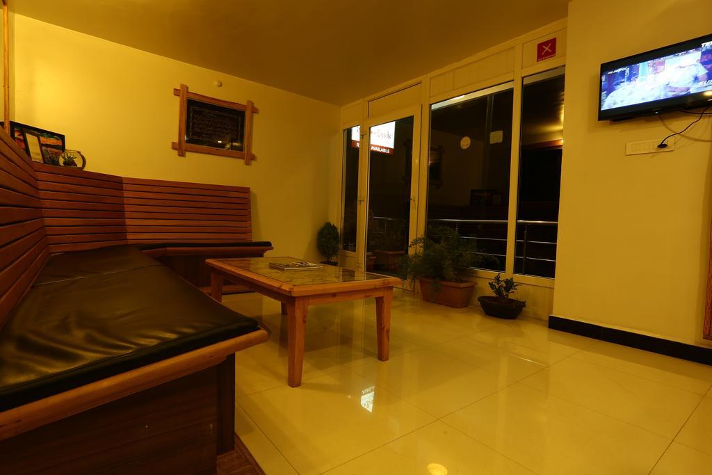 Hotel Al Woodlands Residencia Ooty Exterior foto