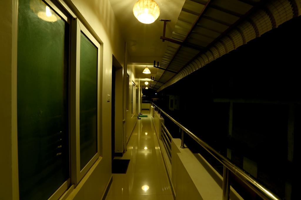 Hotel Al Woodlands Residencia Ooty Exterior foto