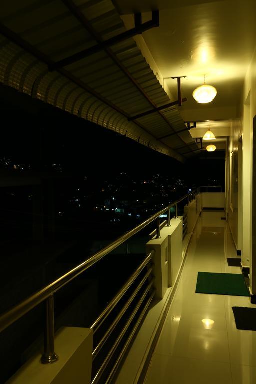 Hotel Al Woodlands Residencia Ooty Exterior foto