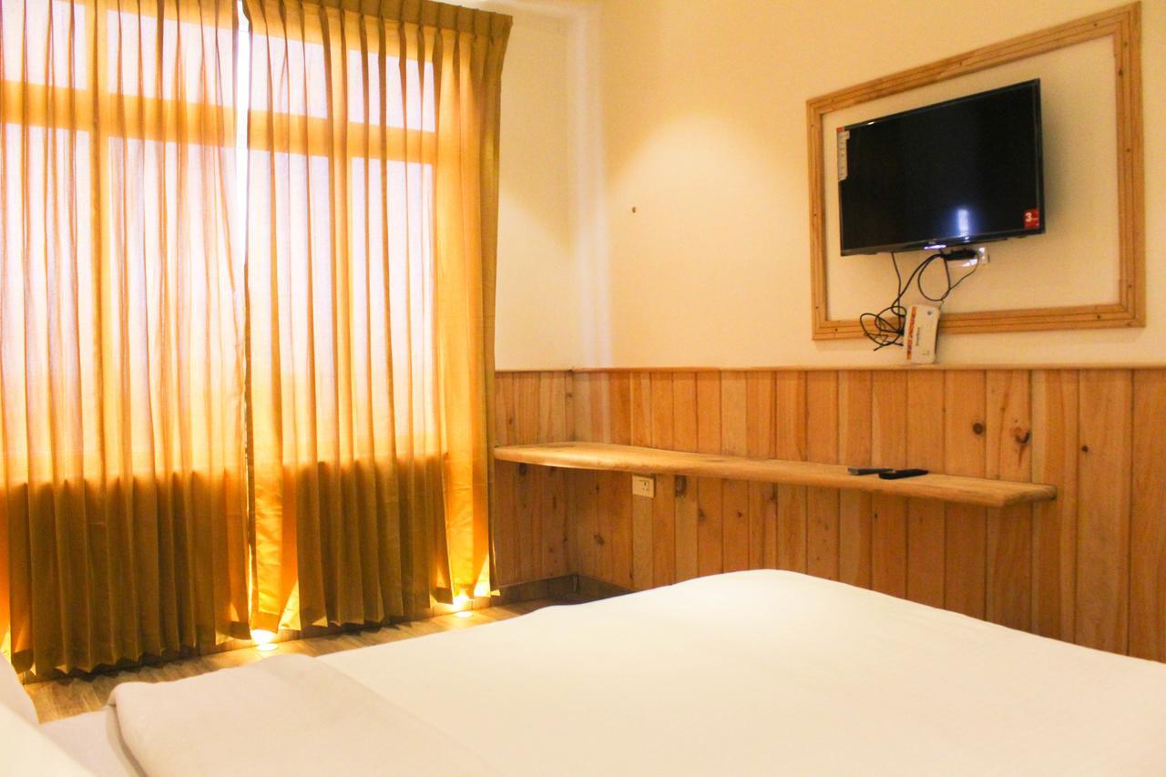 Hotel Al Woodlands Residencia Ooty Exterior foto