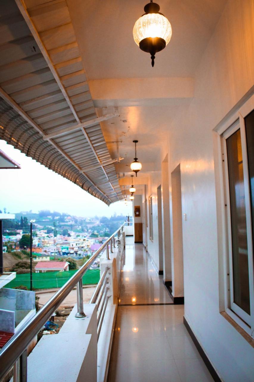 Hotel Al Woodlands Residencia Ooty Exterior foto