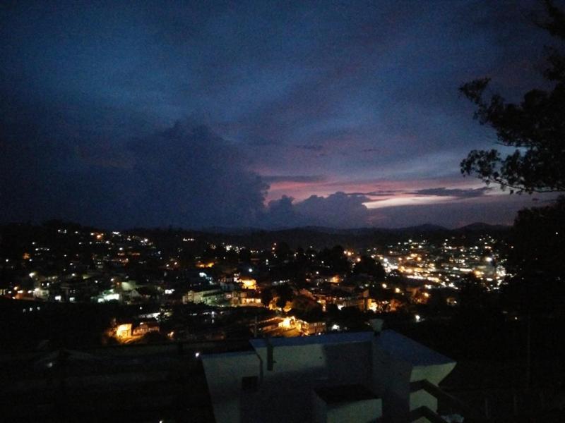 Hotel Al Woodlands Residencia Ooty Exterior foto