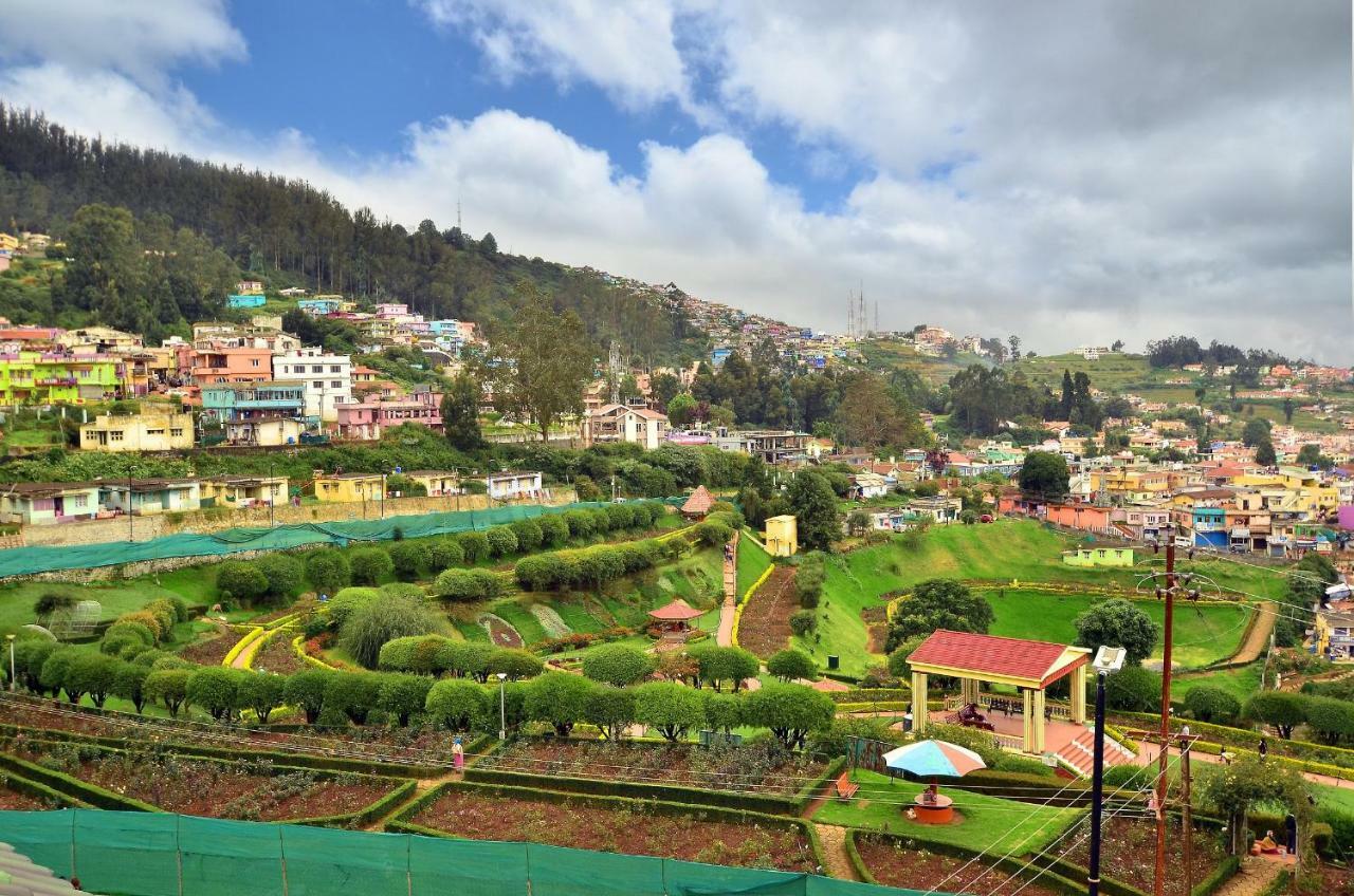 Hotel Al Woodlands Residencia Ooty Exterior foto