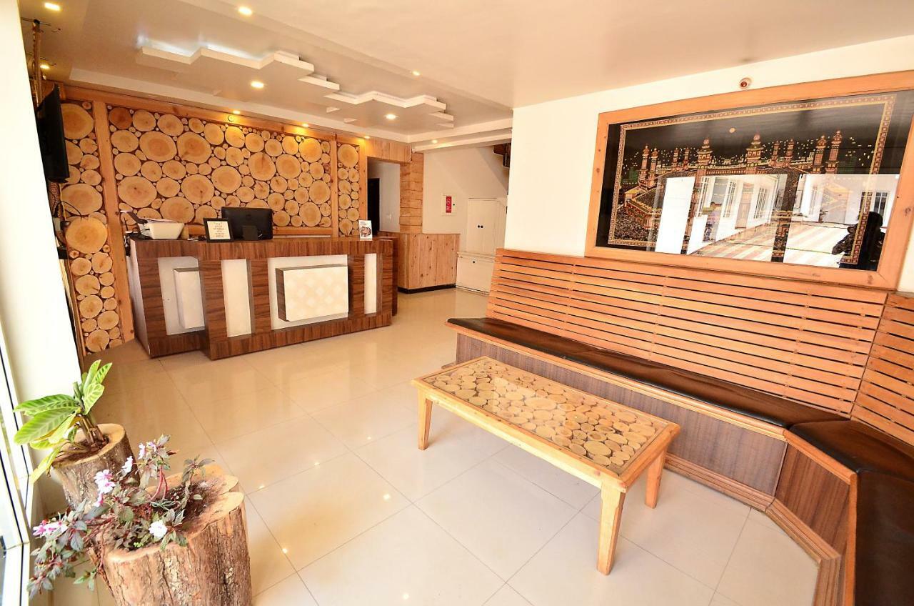 Hotel Al Woodlands Residencia Ooty Exterior foto