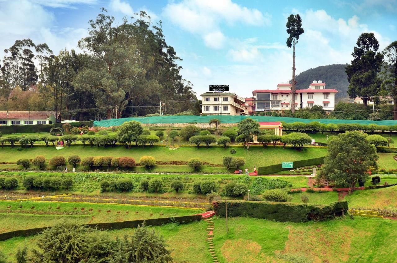 Hotel Al Woodlands Residencia Ooty Exterior foto