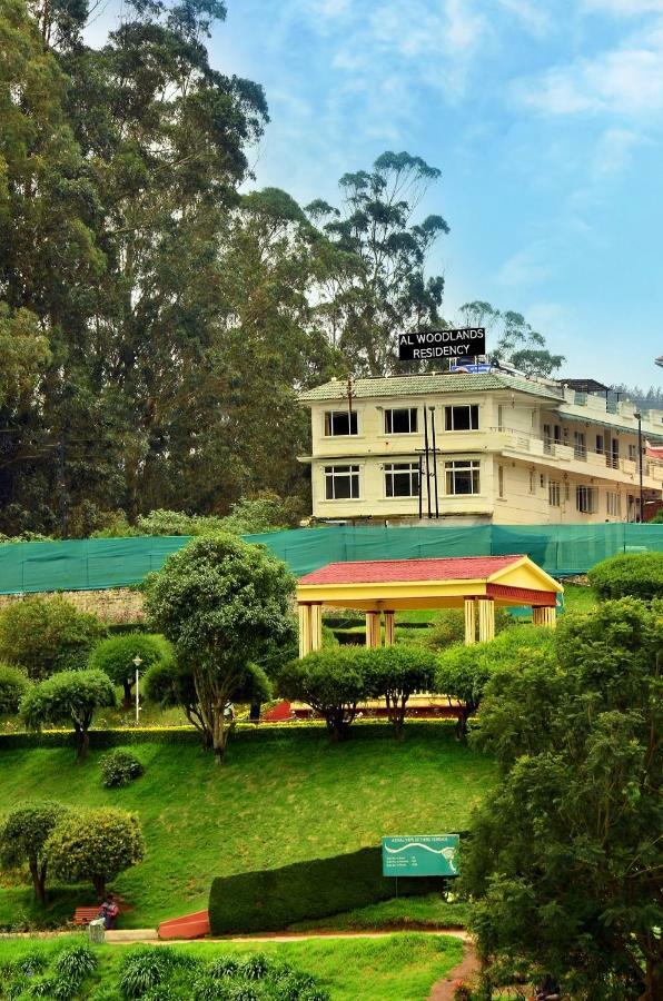 Hotel Al Woodlands Residencia Ooty Exterior foto