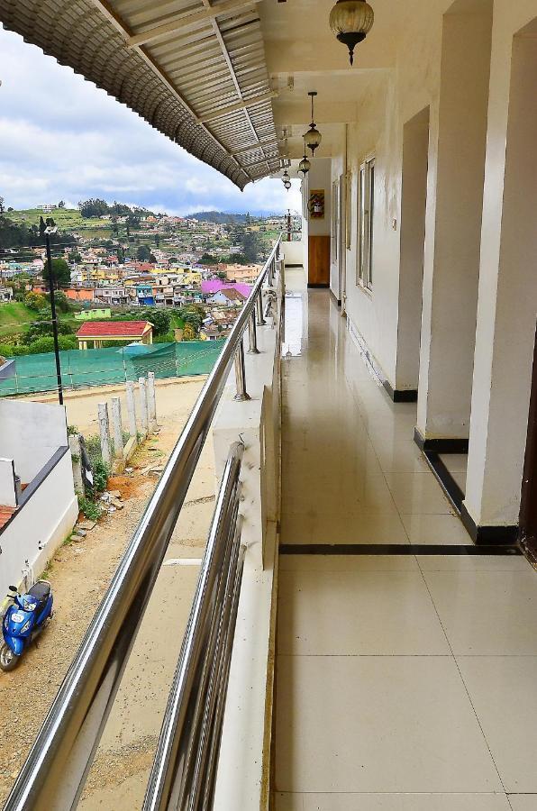 Hotel Al Woodlands Residencia Ooty Exterior foto